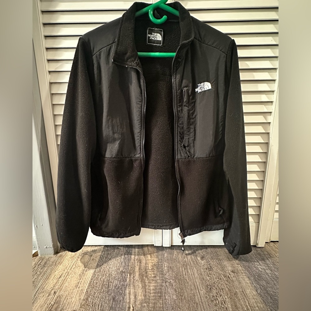 Women’s Medium North Face Denali jacket. Used. Great condition